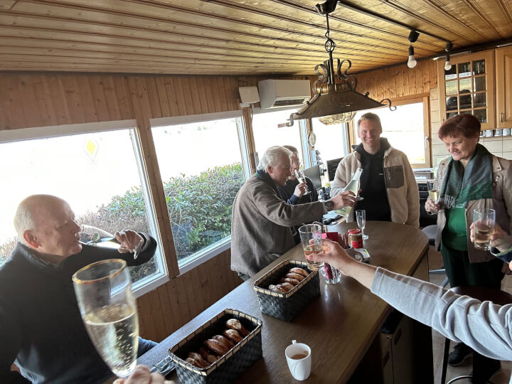 Weisswurstfrühstück im Clubheim der SFG Weisswurstfrühstück am Flugplatz ETSI